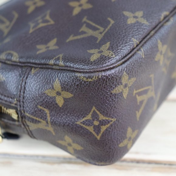 Louis Vuitton Cosmetic Pouch Toilette 23 - Picture 8 of 10